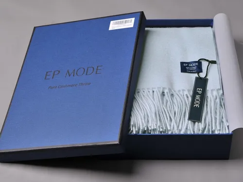 Vista 6 de EP Mode Manta Throw de Cachemira 100% Pura para Sofá, Diseño Clásico con Caja de Regalo (Azul Bebé) Diseño clásico de flecos, tacto suave