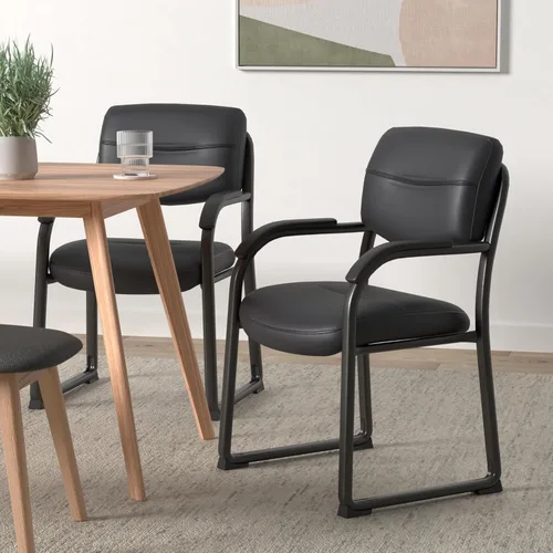 Vista 2 de Boss Office Products Silla lateral con base de trineo de cuero con brazos en negro