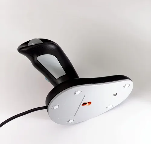 Vista 8 de 3M Mouse óptico ergonómico con cable, diseño patentado de agarre vertical que mantiene tu mano y muñeca en un ángulo neutro para mayor comodidad