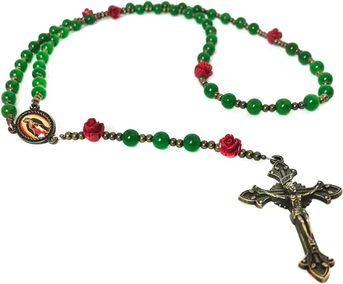 Vista 4 de Rosario de Nuestra Señora de Guadalupe con piedra de jade verde esmeralda y rosa roja