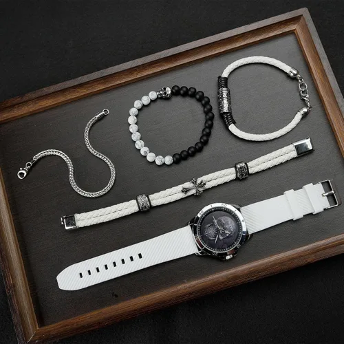 Vista 2 de TIME100 Reloj de calavera para hombre con juego de pulsera apilable, correa de silicona