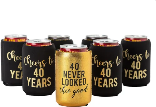 Vista 7 de Saludos a los 40 años – Juego de 12 enfriadores de latas dorados con el texto "40 Never Looked So Good", color negro y dorado para fiestas
