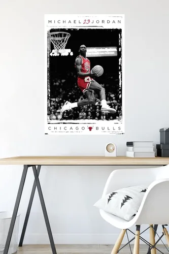 Vista 4 de Trends International Michael Jordan - Póster de pared Dunk, 22.375 x 34 pulgadas, versión sin marco
