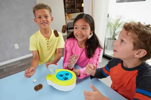 Vista 2 de Mattel Games Flushin’ Frenzy Overflow - Juego de mesa para niños con inodoro de juguete, 3 lanzadores, 1 dado e instrucciones, regalo para niños a
