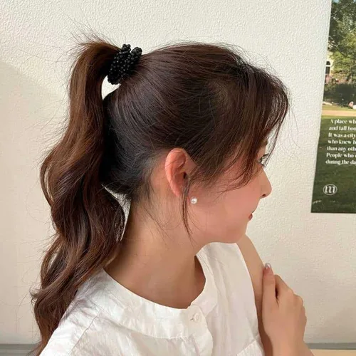 Vista 6 de 8 ligas para el pelo con perlas negras con cuentas elásticas de moda, coleteros elásticos para coleta de caballo con cuentas, elegantes y elegantes