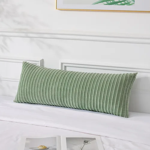 Vista 148 de UGASA - Fundas de almohada decorativas de terciopelo suave y sólidas de Navidad para sala de estar/sofá, 16 x 16 pulgadas, 2 unidades, color burdeos