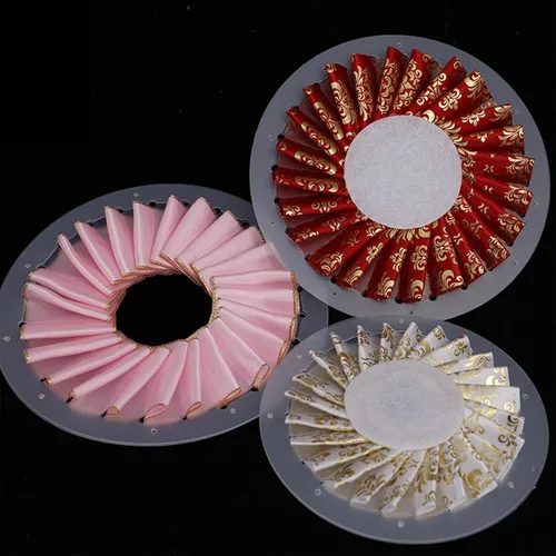 Vista 3 de 3 piezas de botón de insignia, ornamento, cinta, herramienta de fabricación de flores, fabricante de rosetas, roseta de cinta, broche de roseta