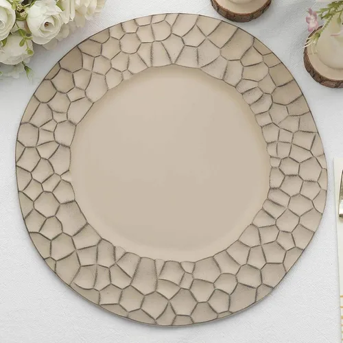 Vista 24 de Efavormart - Paquete de 6 platos de carga de plástico acrílico con relieve de encaje rústico dorado de 13 pulgadas