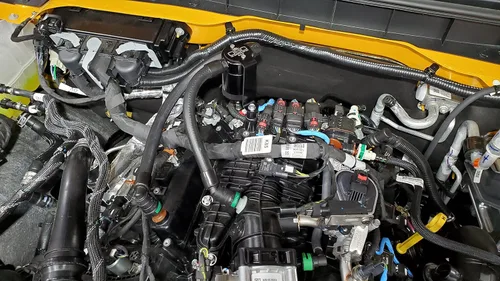 Vista 2 de J&L Separador de Aceite 3.0 3073P Compatible con Bronco 2.7L EcoBoost 2021-2025 (Negro)