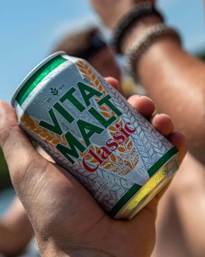 Vista 5 de Vitamalt Classic, bebida de malta sin alcohol, lata de 11.2 oz (paquete de 12)
