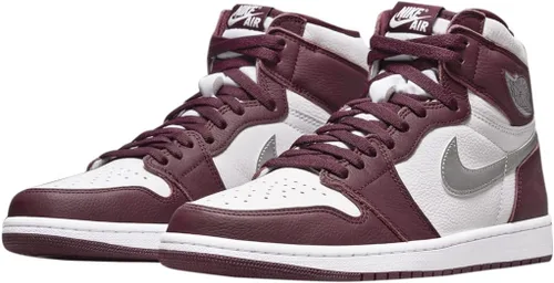 Vista 3 de Nike Men's Air Jordan 1 Retro High OG Sneaker