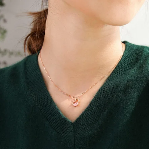 Vista 3 de CHOW SANG SANG Regalo para el Día de la Madre 18K Oro Rosa Calabaza Esmalte Rosa (Wulu) Pulsera de nube auspiciosa, collar para madres mamá