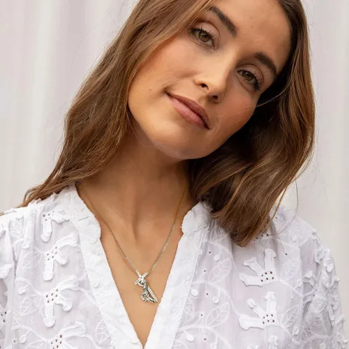 Vista 2 de CHIC ARTSY - Collar con colgante de cruz de plata de ley 925, delicado collar de palomarama de olivoárbol de roble, joyería fina para abuela, mamá