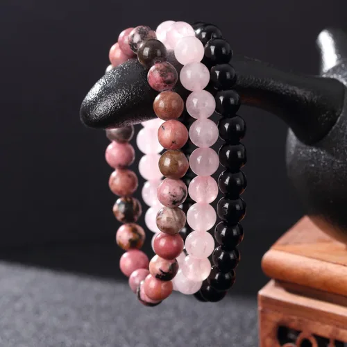 Vista 3 de Pulsera elástica de 0.315 in con piedras semipreciosas naturales unisex, Gema, granate