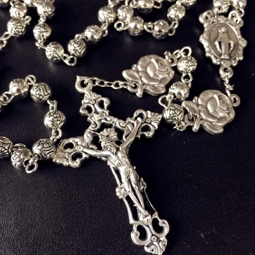 Vista 8 de elegantmedical Hecho a mano de plata rosa cuentas Católica 5 Décadas Rosario caso Cruz Caja de regalo Italia crucifijo cruz, Metal, No es una piedra