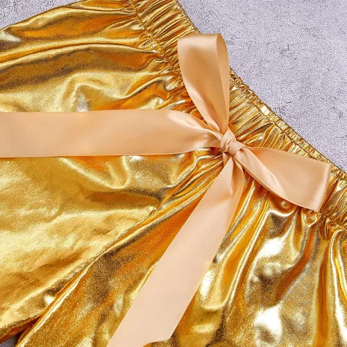 Vista 3 de CHENBAO Pantalones cortos metálicos de piel sintética para niñas pequeñas, pantalones cortos de Halloween con lazos para el pelo de murciélago