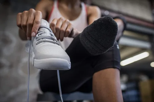 Vista 5 de Calcetines Under Armour para adultos Performance Tech de corte bajo (paquete de 3 y 6)