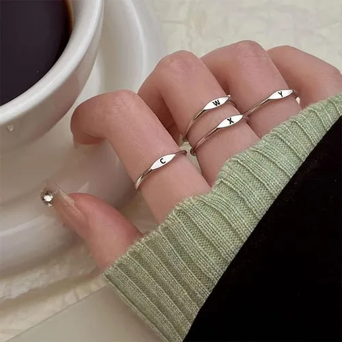 Vista 2 de Anillo de inicial para mujer, lindo anillo ajustable con letras mayúsculas de plata apilable
