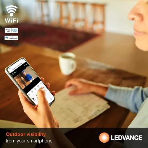 Vista 4 de LEDVANCE Cámara inteligente WiFi para exteriores con batería, audio bidireccional, video HD y sensor, compatible con Alexa y Google, resistente a
