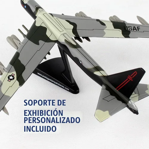Vista 8 de Daron Worldwide Trading B-52 Stratofortress Vehículo (Escala 1:300)