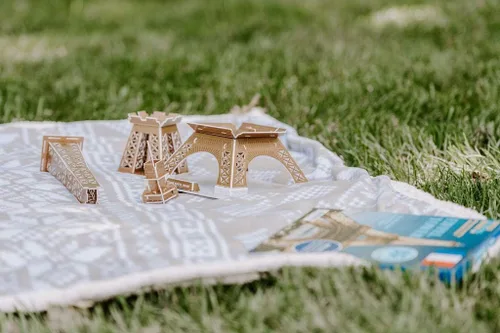 Vista 6 de Rompecabezas 3D para adultos y niños Kit de rompecabezas 3D de la torre Eiffel de Francia Kit de construcción de modelo de arquitectura