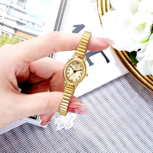 Vista 2 de ADSBIAOYE Relojes pequeños de oro para mujer, números arábigos, fácil de leer, reloj analógico con banda de expansión de acero inoxidable