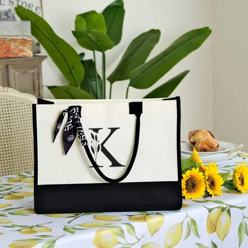 Vista 3 de CROWNED BEAUTY Bolsa de lona con bolsillo con cremallera, regalo personalizado para mujeres, monograma bordado con letra inicial K CT37-K