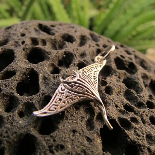 Vista 3 de Collar con colgante de manta raya, mini, plata de ley, océano playa regalo joyería hecho a mano único