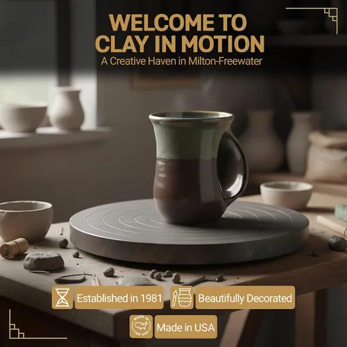 Vista 3 de Taza Calentadora de Manos Clay in Motion – Taza de Café Hecha a Mano con Asa Cómoda y Bolsillo de Cerámica para Calentamiento de Manos – Moca