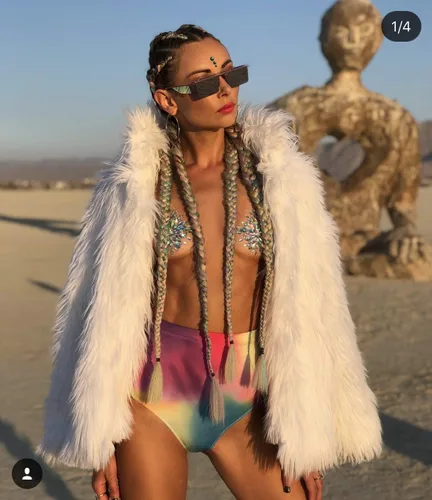 Vista 4 de Neva Nude Crystal Nipztix - Fundas para pezones para festivales, raves, adhesivo de grado médico, impermeable, fabricadas en Estados Unidos