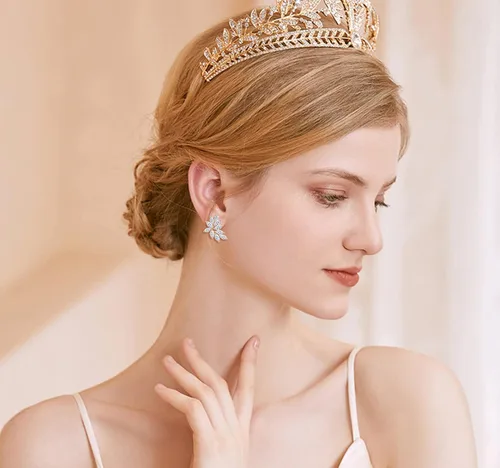 Vista 5 de UILZ Aretes de boda de marquesa para novias de dama de honor, aretes dorados de circonita cúbica para mujer, joyería de fiesta de graduación, regalo