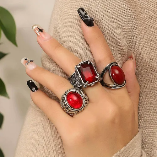Vista 4 de Juego de anillos góticos ahuecados, vintage, apilables, rojo y negro, juego de anillos redondos de acero inoxidable, circonita cúbica, cuadrado