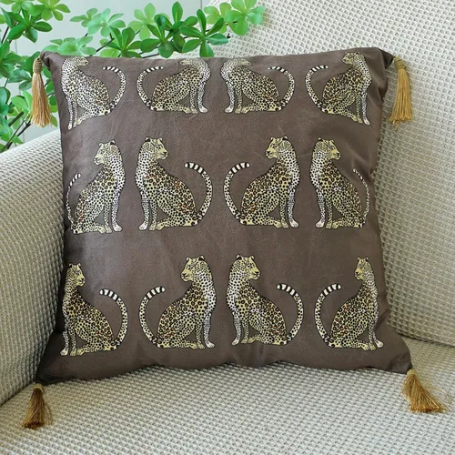 Vista 9 de vctops - Funda de cojín cuadrada con estampado de leopardo, super suave, de terciopelo, con diseño de animales, con borlas, funda decorativa