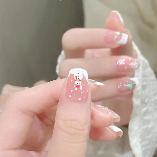 Vista 5 de Uñas postizas cuadradas a presión de Navidad, uñas postizas medianas de copos de nieve, uñas acrílicas a presión color rosa nude, cobertura Nude pink