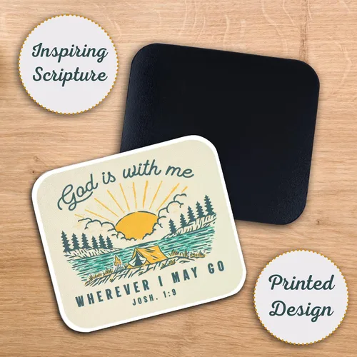 Vista 2 de Christian Art Gifts Imán inspirador de escritura para refrigerador para hombres y mujeres con versículo bíblico: Dios está conmigo, diseño de escena