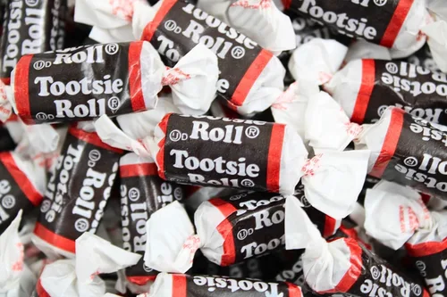 Vista 2 de Grandys Candys Mini Tootsie Roll masticables envueltos individualmente, caramelos a granel, chocolate (1 libra)