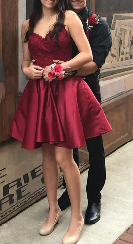Vista 2 de Tianzhihe Vestidos cortos de encaje para adolescentes, vestidos de satén con cuello en V y tirantes delgados, vestidos de cóctel formales