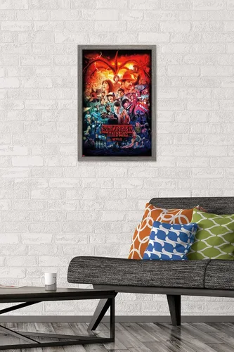 Vista 2 de Netflix Stranger Things - Póster de pared de tres temporadas formato one sheet, 22.4" x 14.7", versión con marco de madera de granero Versión