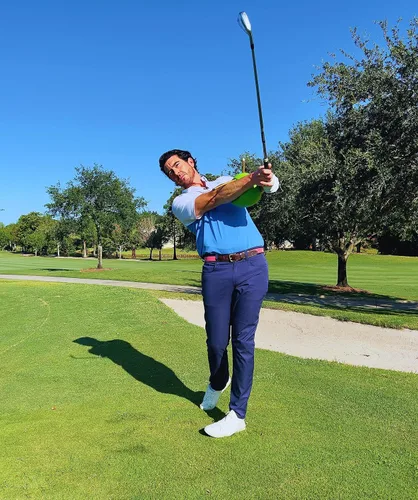 Vista 10 de The Connector Golf Training Aid - Entrenador de swing simple y eficaz para perfeccionar la mecánica, aumentar la precisión y mejorar tu juego El