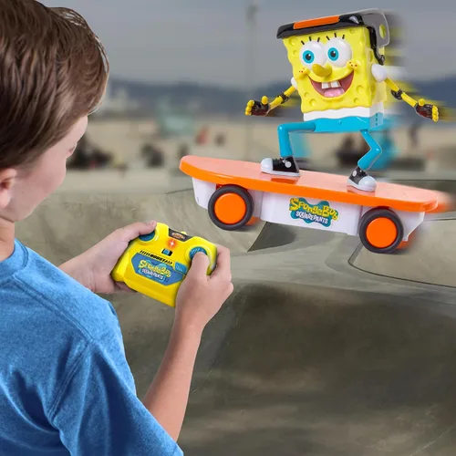 Vista 5 de NKOK Tabla de Skate Spongebob 2.4GHz Vehículo R/C; Control de radio de función completa de 2.4 GHz con Turbo Boost; Edades 6+