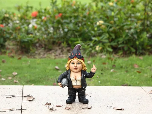 Vista 7 de Mujer Biker Gnomo con casco - Estatua de gnomada