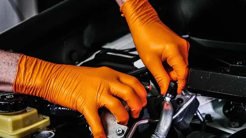 Vista 6 de HandCare - Guantes desechables de nitrilo naranja de 8 mil, sin látex, agarre texturizado de diamante para uso mecánico, trabajo y limpieza