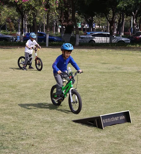 Vista 3 de Rampa de salto para niños para patineta, bicicleta, scooter, BMX, auto RC y motocross, 25.2 pulgadas, color negro