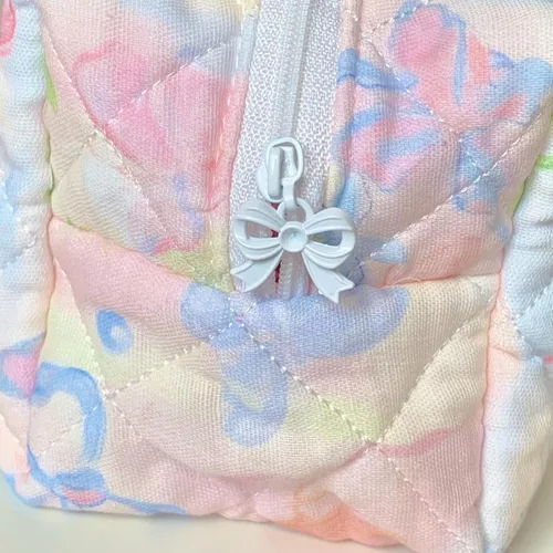 Vista 4 de SINOKAME Bolsa de maquillaje acolchada de algodón, pequeña, con lazo de coqueta, bolsa de cosméticos estética, bolsa de almacenamiento de viaje