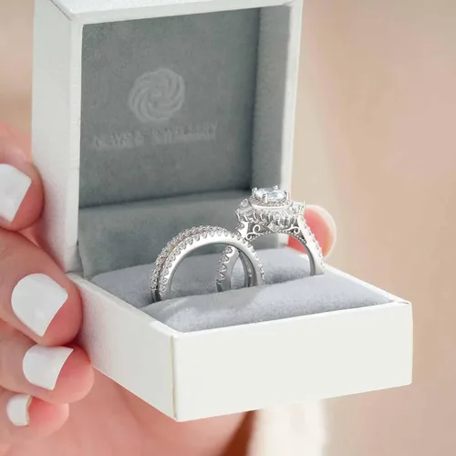 Vista 7 de Newshe Jewellery Anillos de compromiso vintage para mujer AAAAA CZ anillo de boda realzador nupcial conjunto de 3.5 quilates plata de ley 925 halo