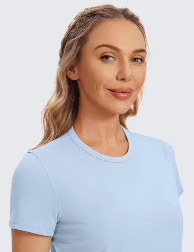 Vista 3 de CRZ YOGA Camiseta corta de algodón Pima de manga corta para mujer, cuello alto, para entrenamiento, yoga, atlética, casual, camiseta