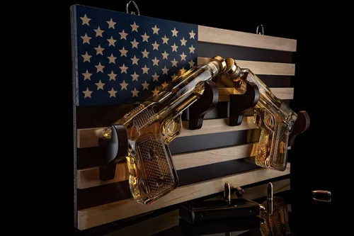 Vista 4 de The Wine Savant - Juego de 2 decantadores de whisky con pistola de 10.11 onzas líquidas en estante de pared con bandera estadounidense por The Wine
