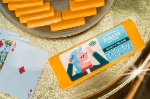 Vista 11 de Cheese Bros. Queso cheddar Hecho en Wisconsin (Cheddar ahumado, 12 unidades)