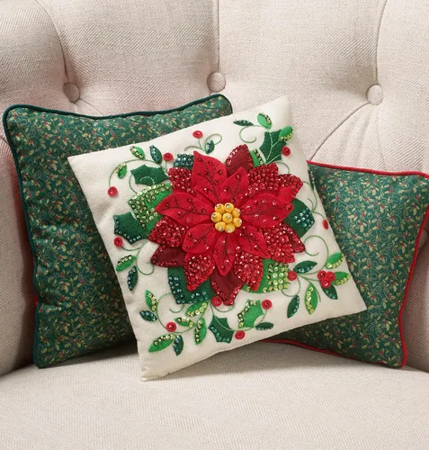 Vista 2 de Bucilla Kit de apliques de fieltro, kit de almohada de fieltro navideño de 10" x 10", flor de pascua elegante