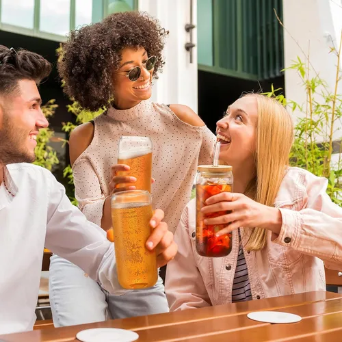 Vista 5 de VITEVER Tazas de vidrio de 20 OZ con tapas de bambú y pajita de vidrio - Juego de vasos para beber con forma de lata de cerveza, vasos para café